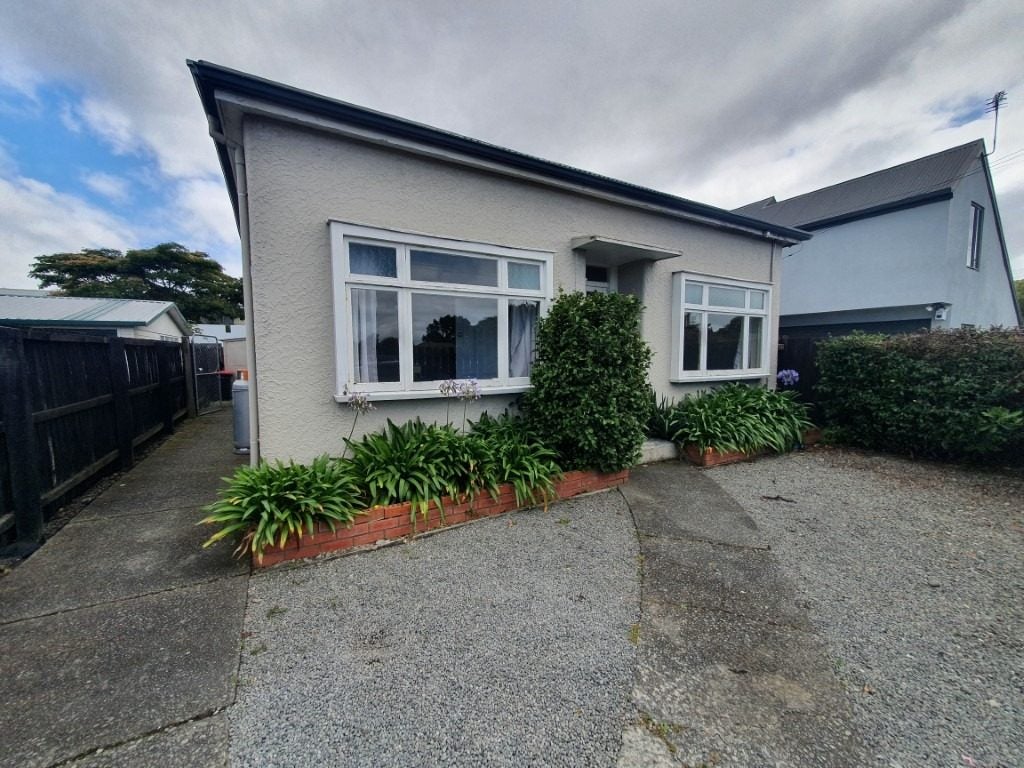 7 Goldsmith Place, Waltham, Christchurch - Carousel 1