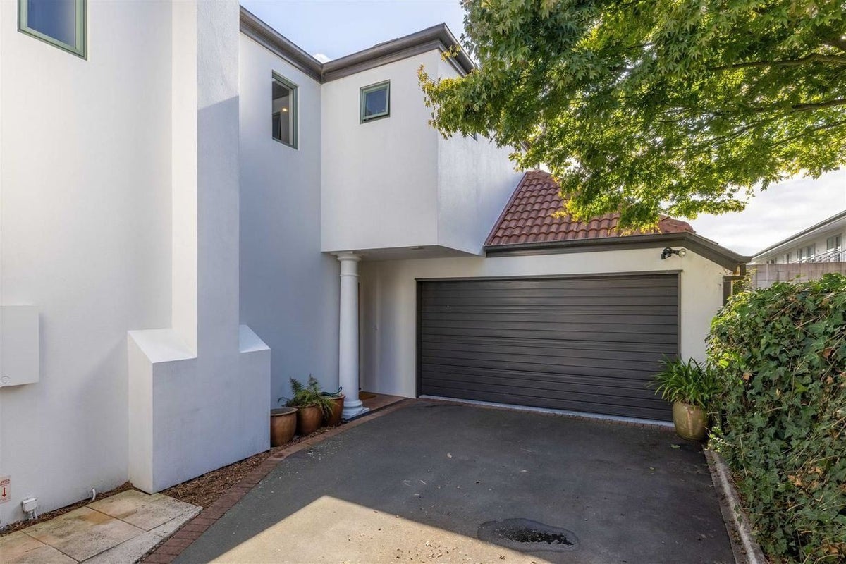58 Hewitts Road, MERIVALE, CHRISTCHURCH - Carousel 1