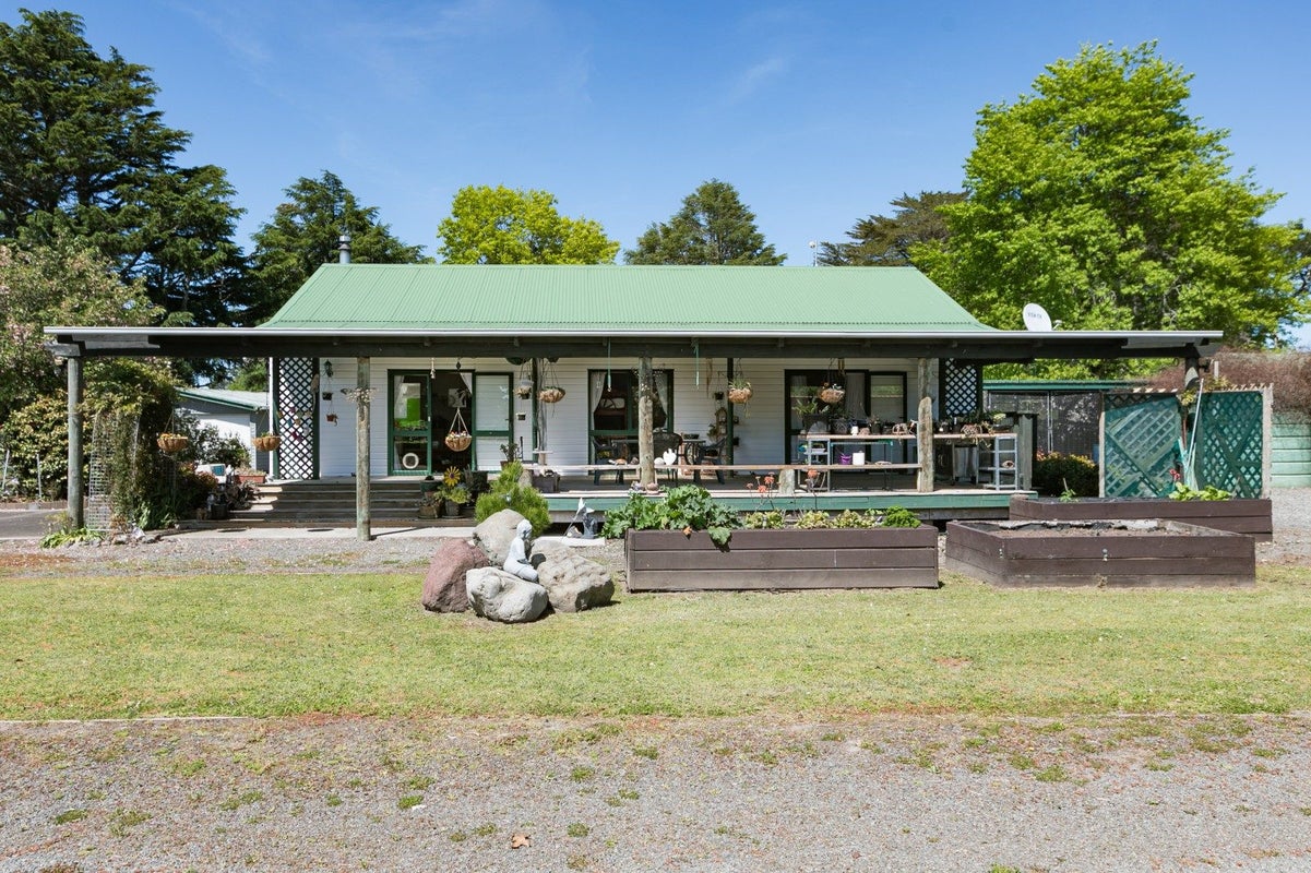 0 State Highway 2, Takapau, Takapau - Carousel 1