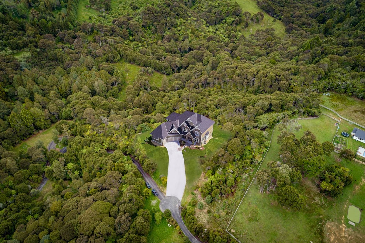 100 Grassmere Road, Henderson Valley, Auckland - Carousel 13