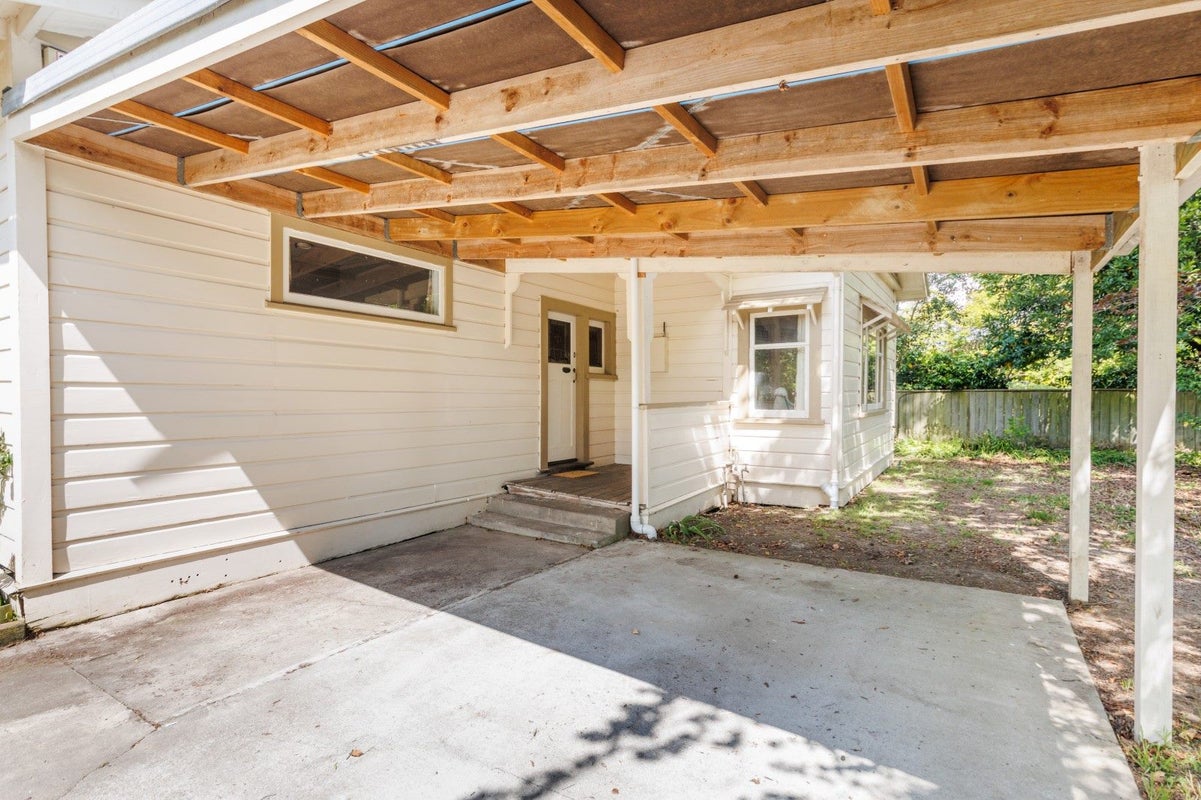 15 Batt Street, West End, Palmerston North - Carousel 24