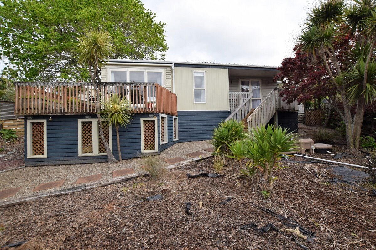 21 Grassmere Road, Henderson Valley, Auckland - Carousel 1