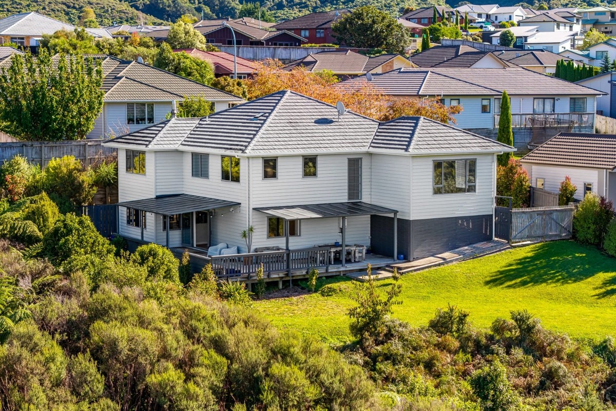21 McEwen Crescent, Riverstone Terraces, Upper Hutt - Carousel 1