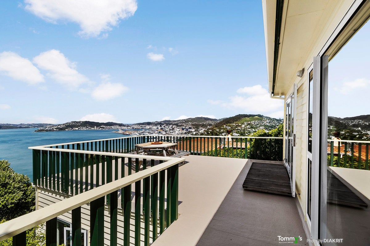 138 Nicholson Road, Khandallah, Wellington - Carousel 2