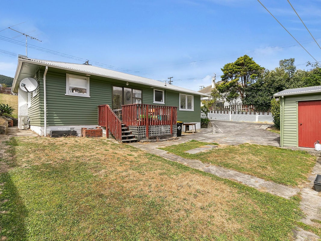 67 Bell Street, Tawa, Wellington - Carousel 1