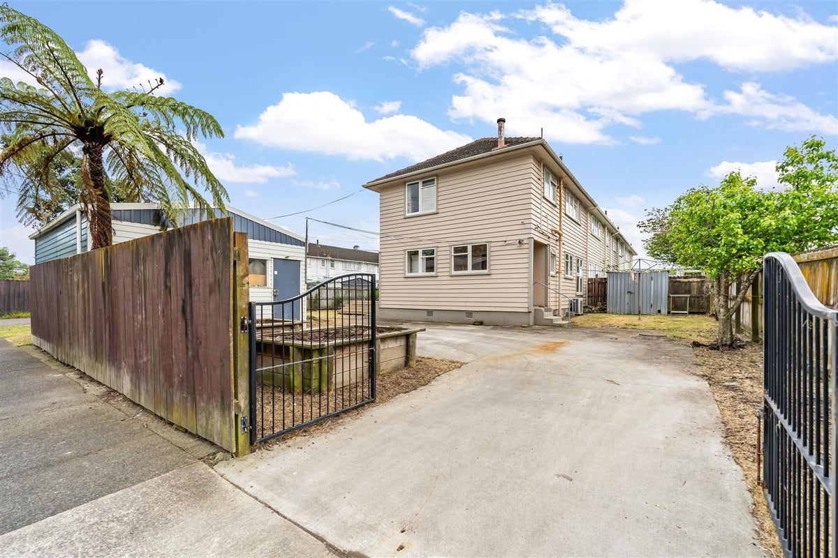1/104 Whites Line East, Waiwhetu, Lower Hutt - Carousel 1