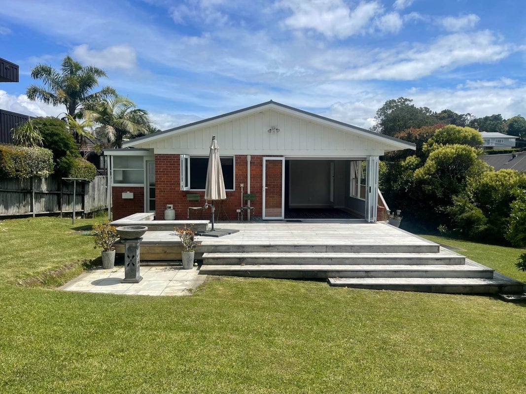 4/4 Penzance Road, Mairangi Bay, Auckland - Carousel 2