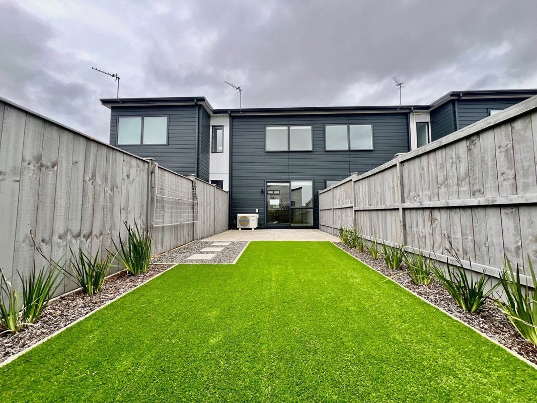 28 Rauriki Lane, Rosehill, Papakura - Carousel 10