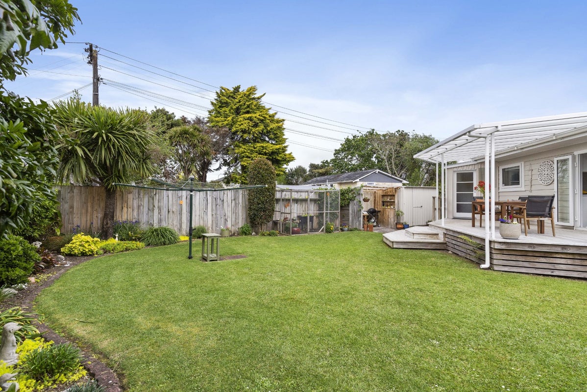 89 Gloria Avenue, Te Atatu Peninsula, Auckland - Carousel 1