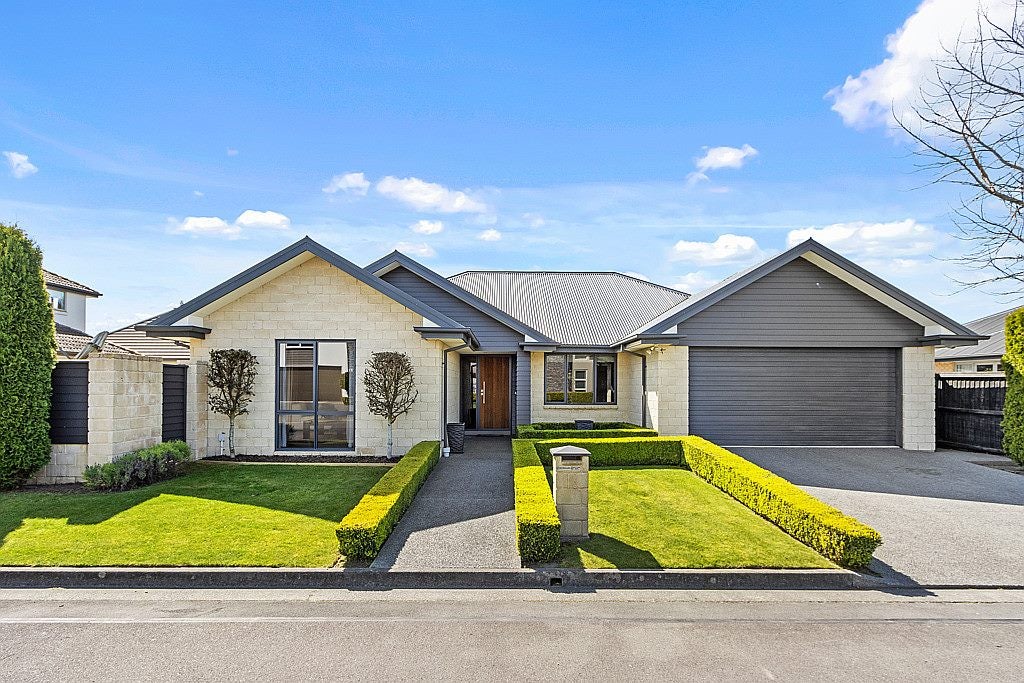 18 Applefield Court, Northwood, Christchurch - Carousel 1