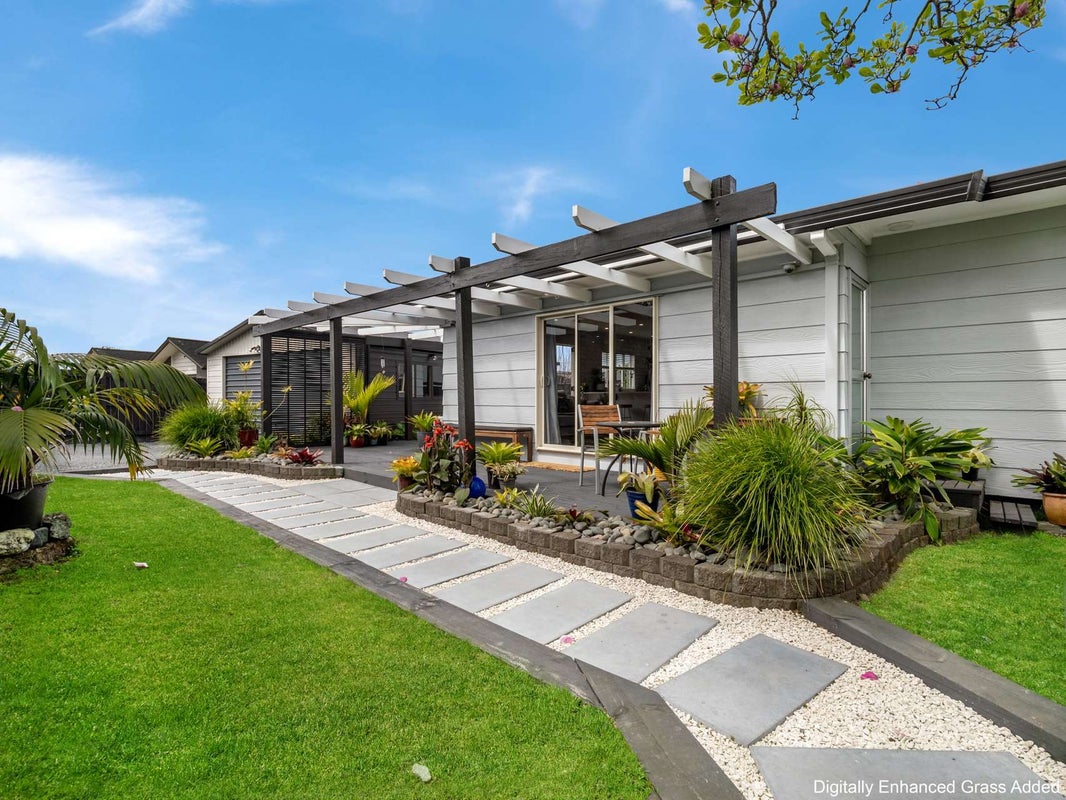 2/1 Woodside Road, Massey, Auckland - Carousel 1