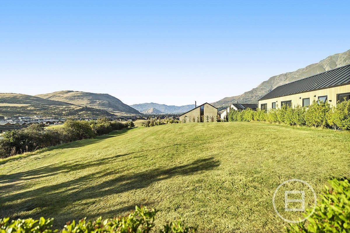 21 Cunninghams Drive, Jacks Point, Queenstown - Carousel 13