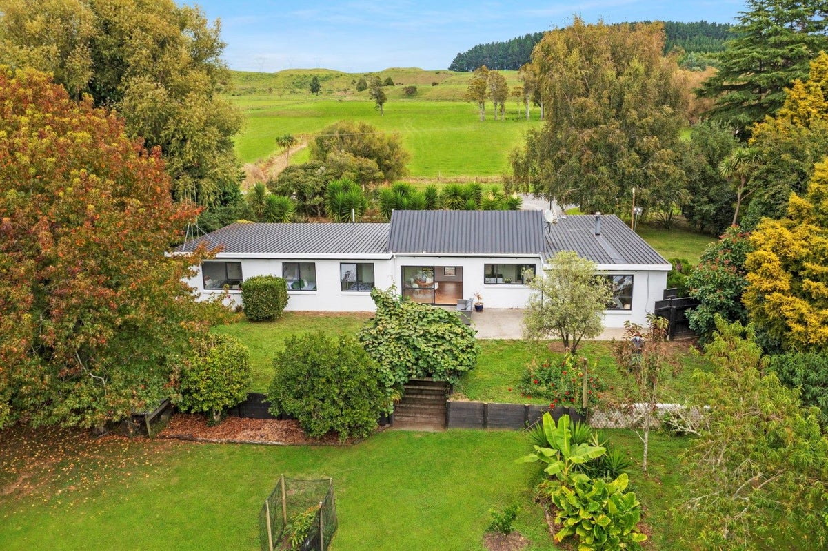 602 Hokio Beach Road, Hokio Beach, Levin - Carousel 1