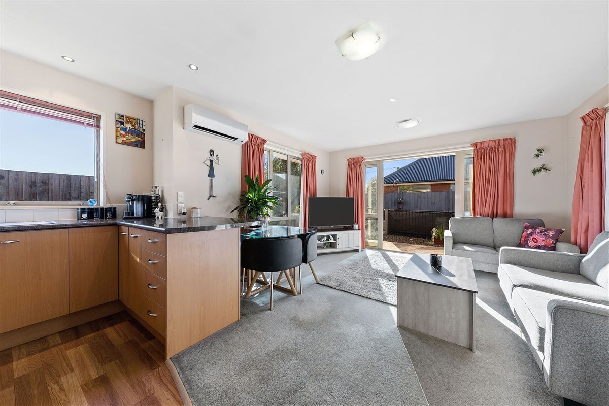 2/31 Tuckers Road, Redwood, Christchurch - Carousel 1
