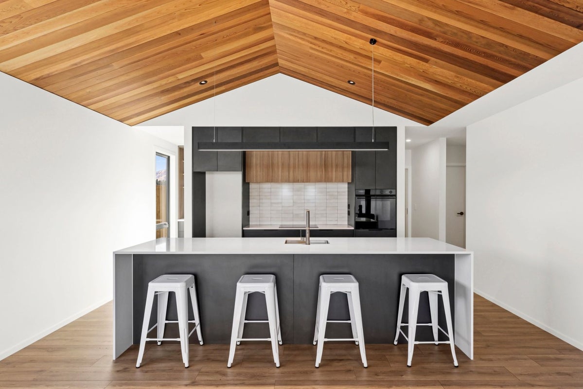 32 Gillespie Street, LAKE HAWEA - Carousel 2