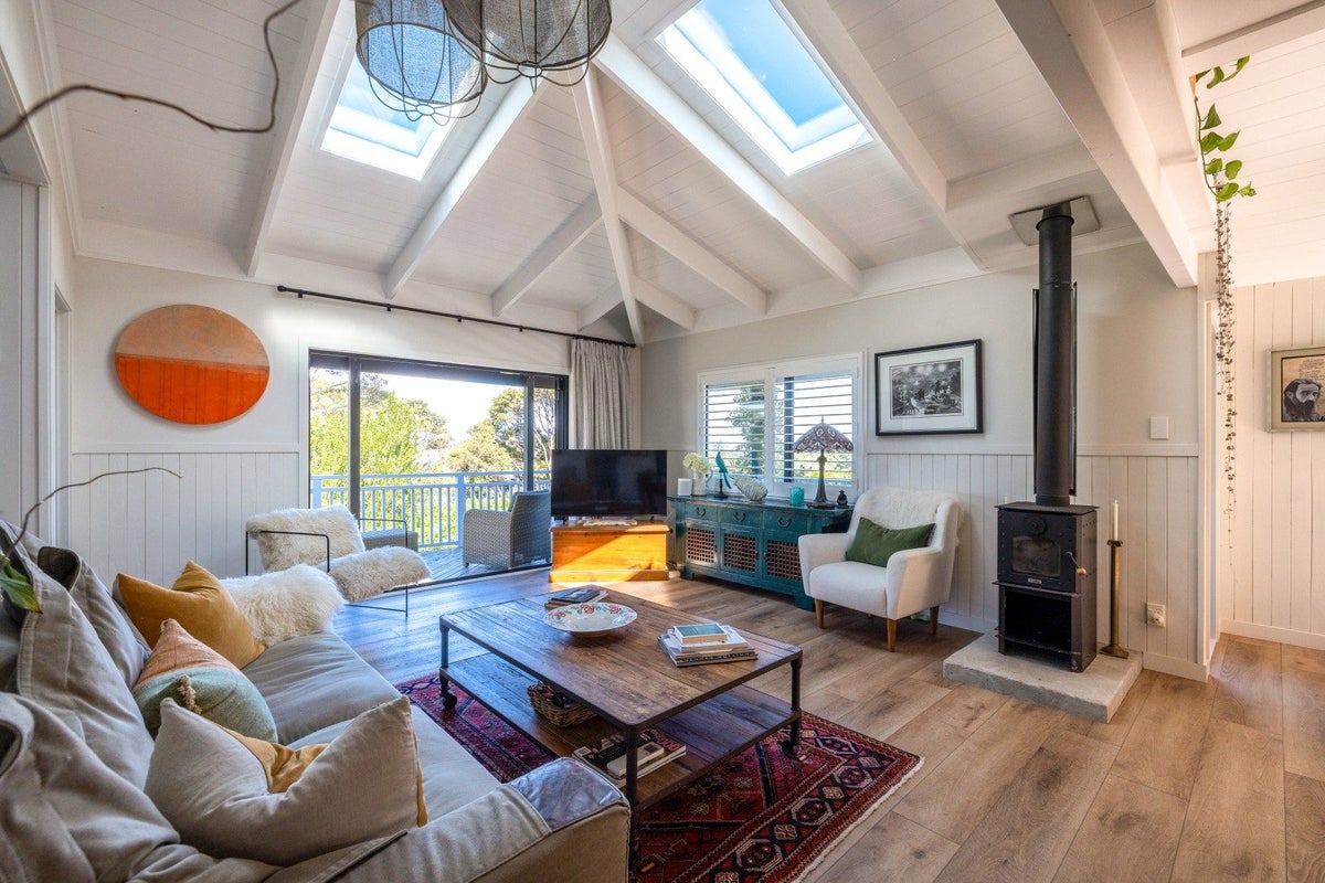 23 Giles Road, Ostend, Waiheke Island - Carousel 1