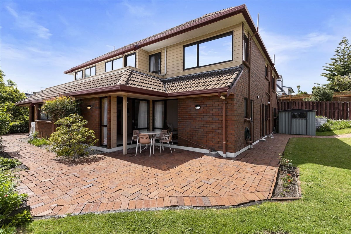 42 Kennedy Avenue, Forrest Hill, Auckland - Carousel 2