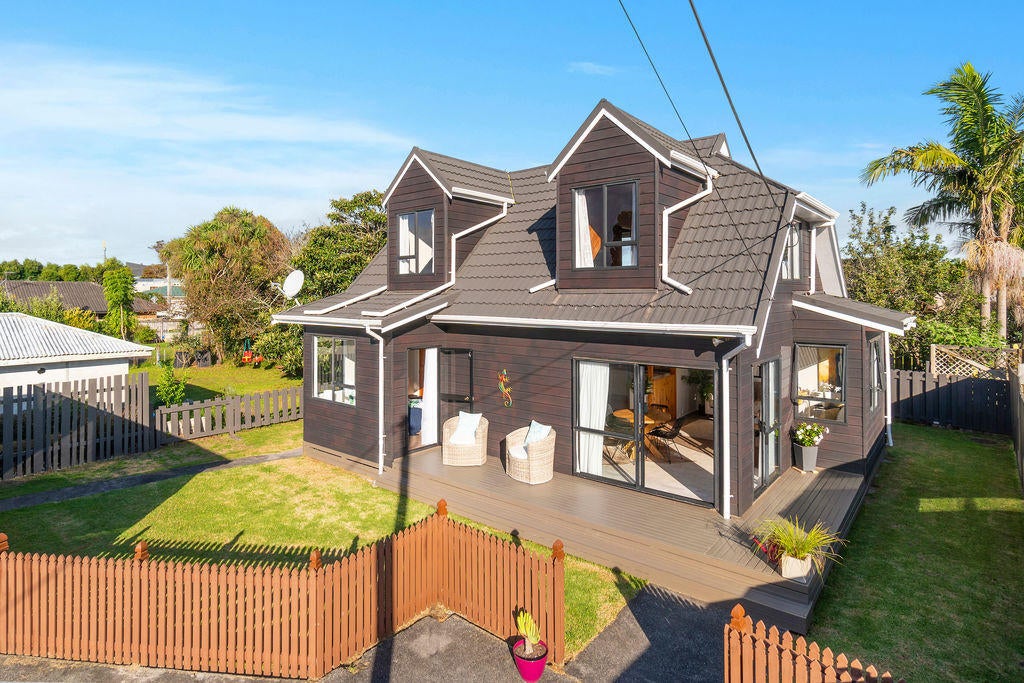 1/16 Taikata Road, Te Atatu Peninsula, Auckland - Carousel 1