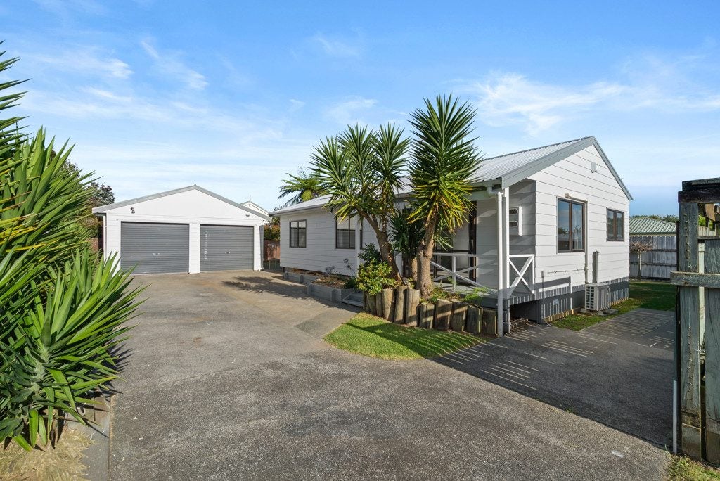 2/4 Laurie Avenue, Papakura, Papakura - Carousel 1