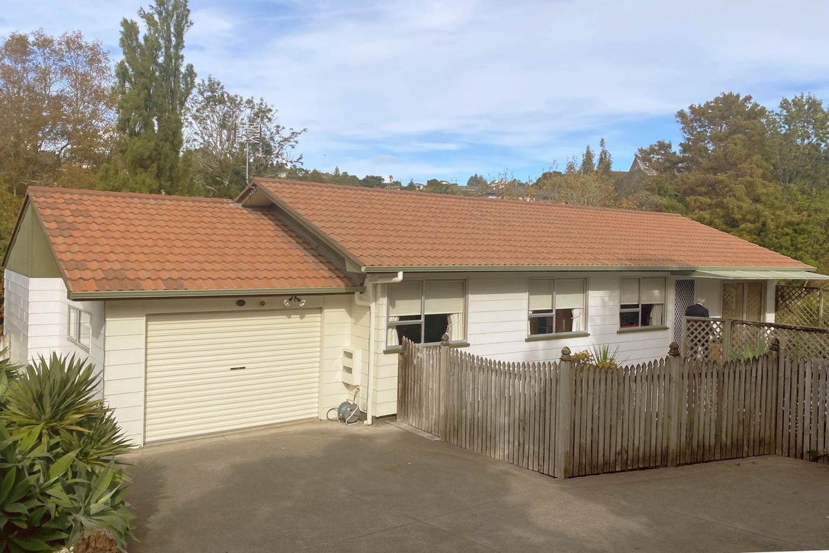 26 John Downs Drive, Browns Bay, Auckland - Carousel 1