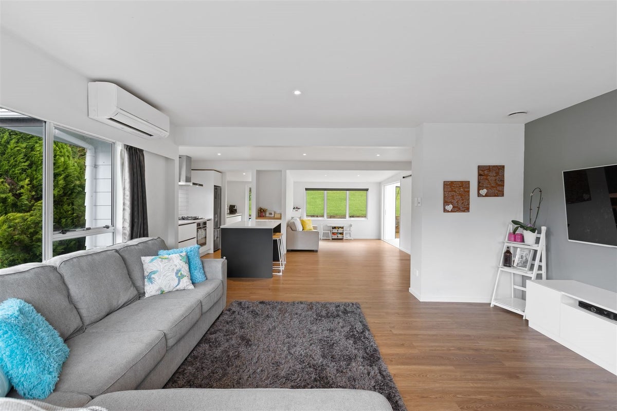 16 William Hadlow Place, Hatfields Beach, Orewa - Carousel 2