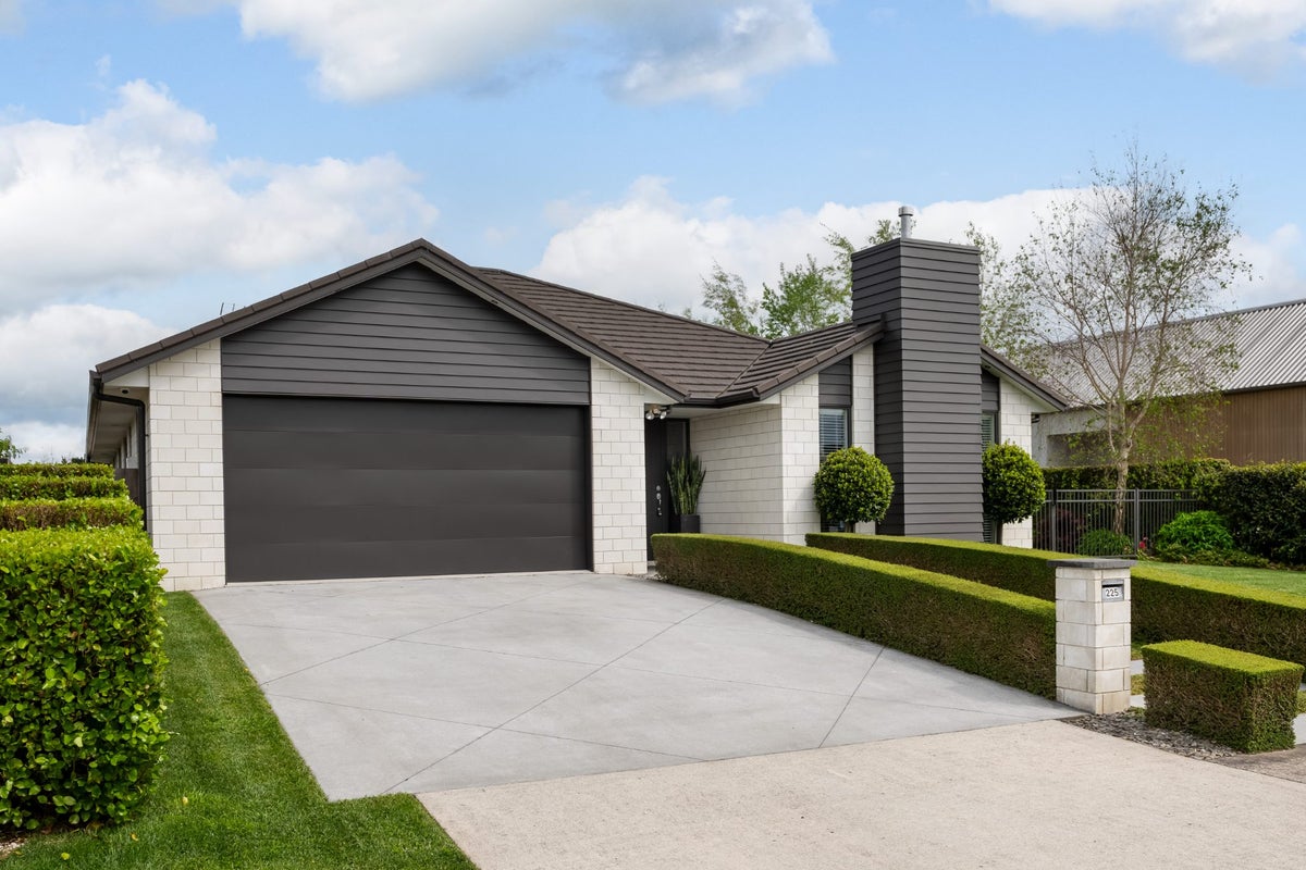 225 Cumberland Drive, Flagstaff, Hamilton - Carousel 2