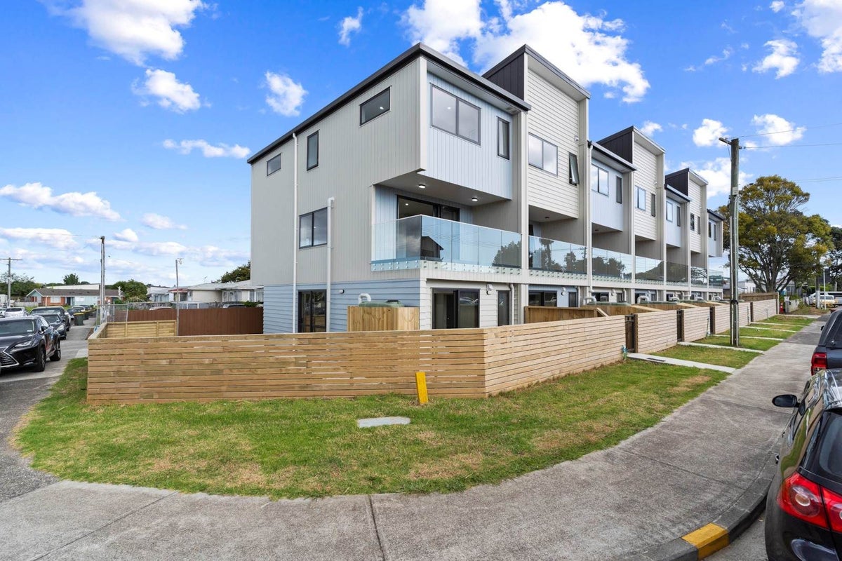 1/1 Balfour Road, Manurewa, Auckland - Carousel 21
