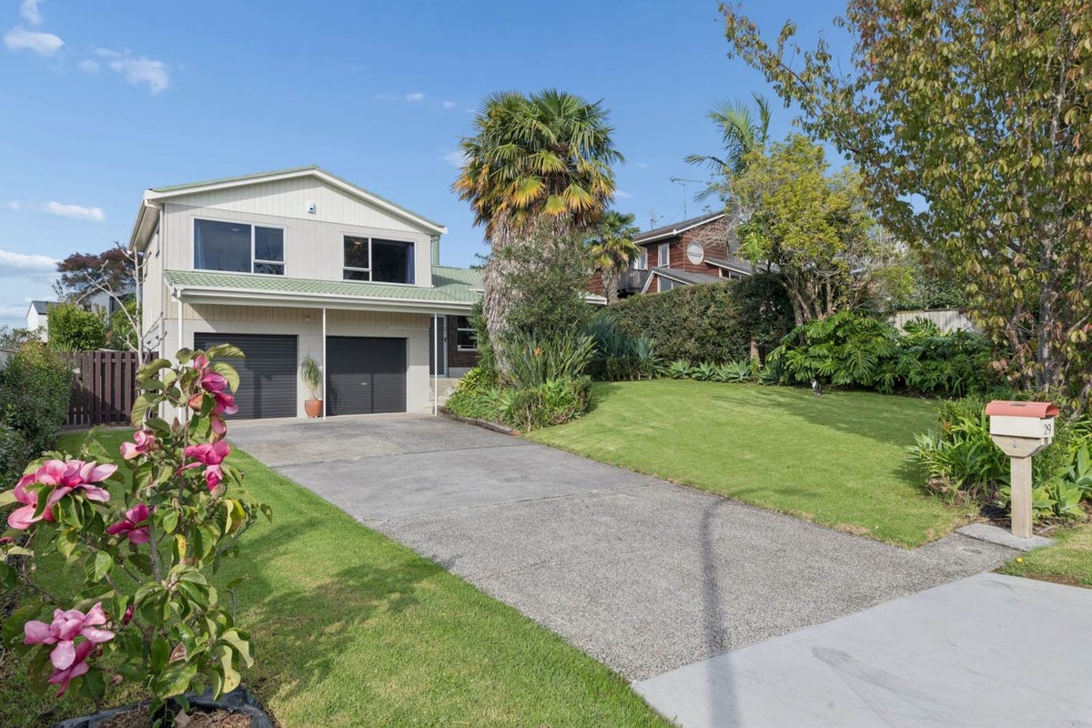 29 La Perouse Street, Botany Downs, Auckland - Carousel 1