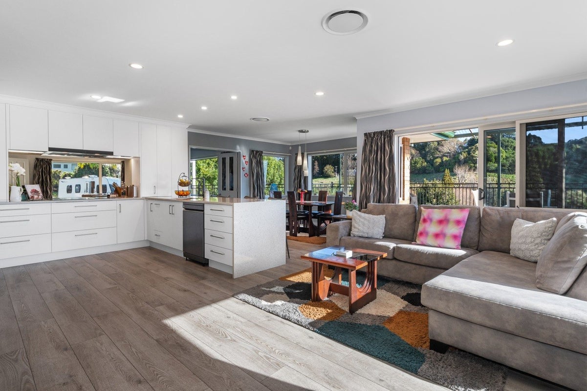 19 Roger Guy Place, Welcome Bay, Tauranga - Carousel 2