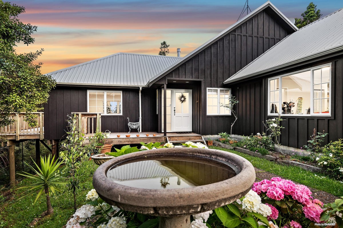 25 Hobson Road, Lucas Heights, Auckland - Carousel 1