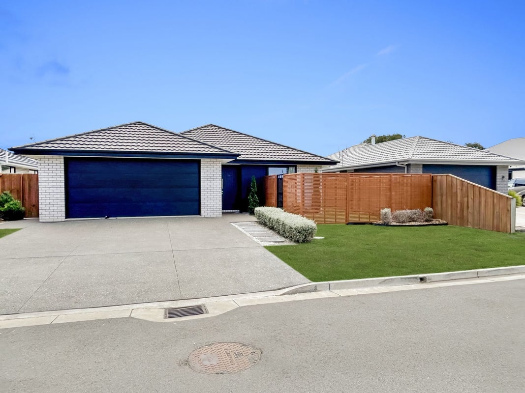 30 Quinn Crescent, Woodend, Woodend - Carousel 1