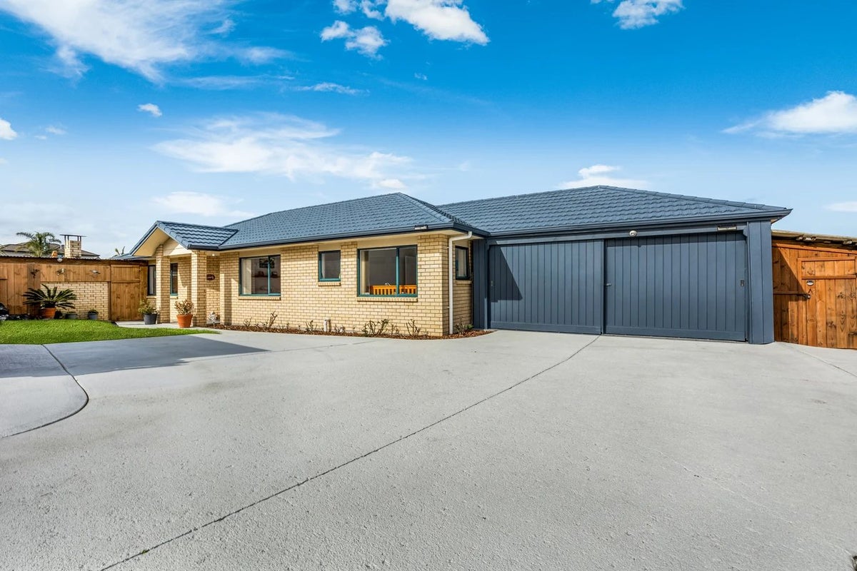 30A Saralee Drive, Manurewa, Auckland - Carousel 1