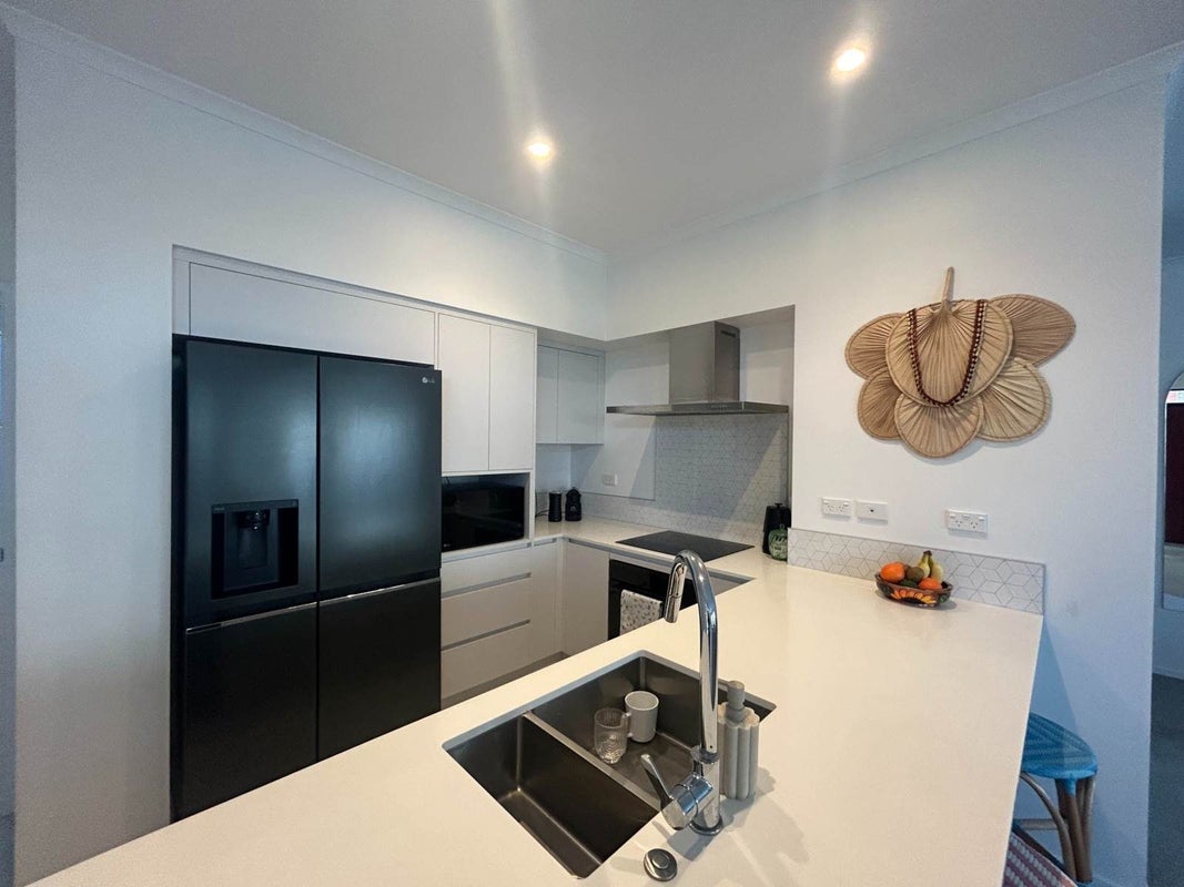 5 Tiakina Road, Northcote, Auckland - Carousel 2
