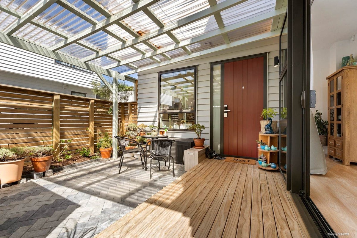 6/4 Edgerton Road, Te Atatu Peninsula, Auckland - Carousel 2