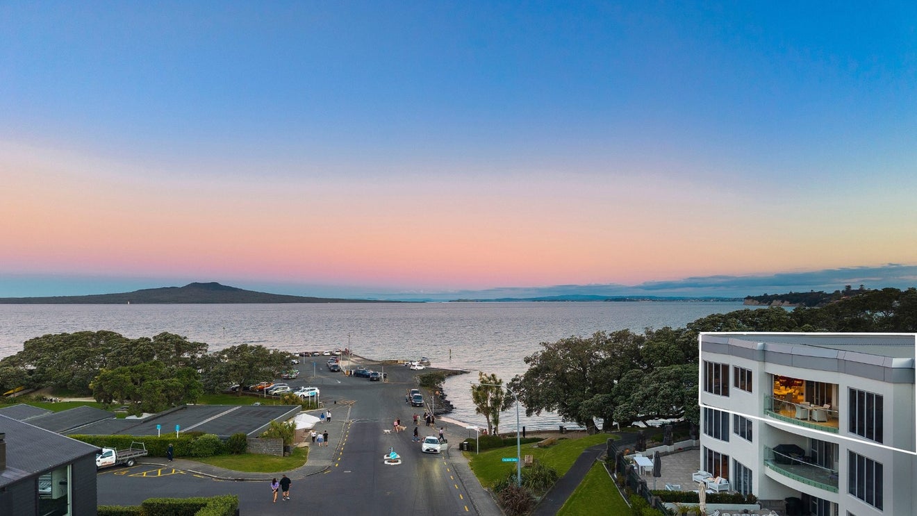 PB/7 The Promenade, Takapuna, North Shore City - Carousel 1