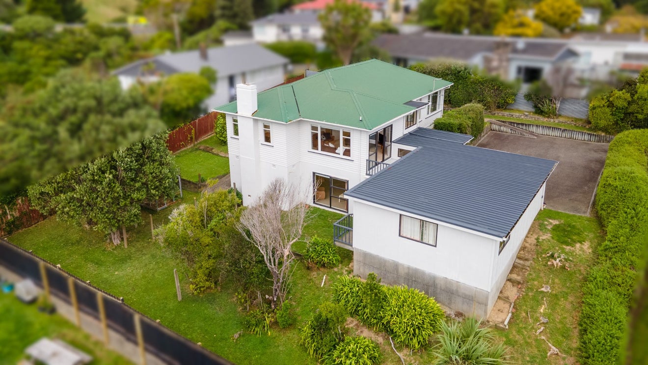 30 Tawa Terrace, Tawa, Wellington - Carousel 23