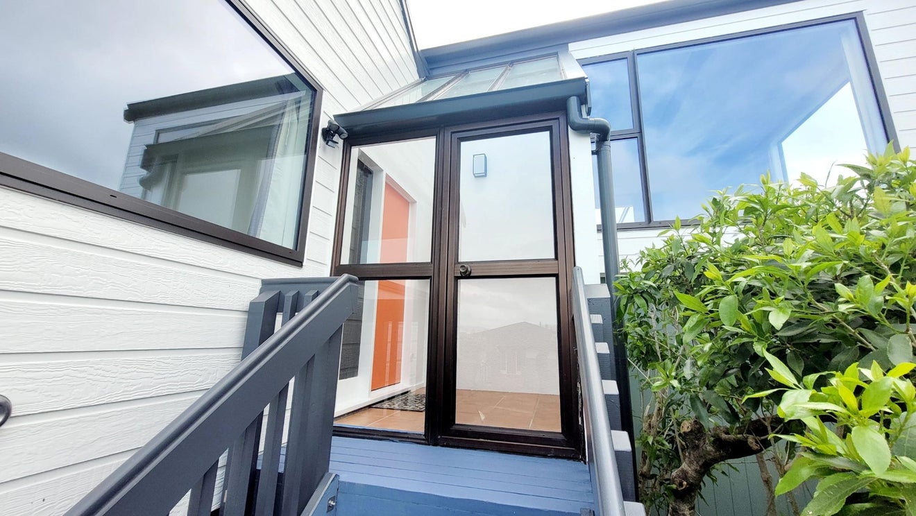 9 Bodmin Terrace, Camborne, Porirua - Carousel 2