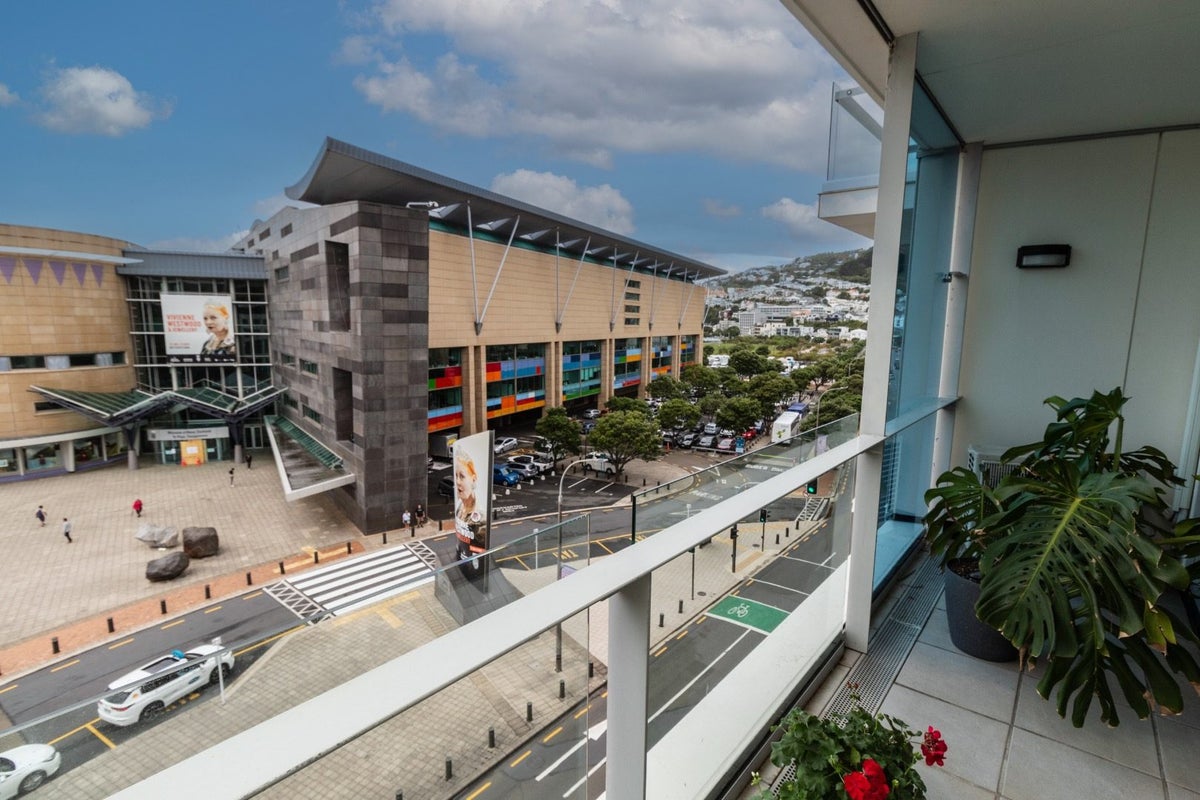 5D/42 Cable Street, Te Aro, Wellington - Carousel 2
