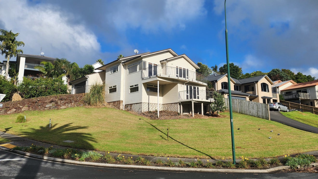 2 Hawaiian Parade, Arkles Bay, Whangaparaoa - Carousel 1