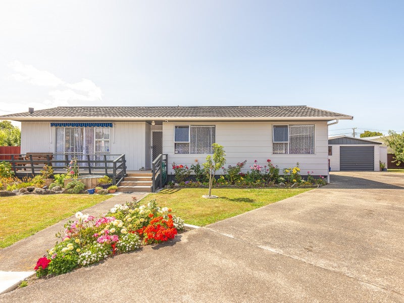 8 Fraser Place, Aramoho, Whanganui - Carousel 1