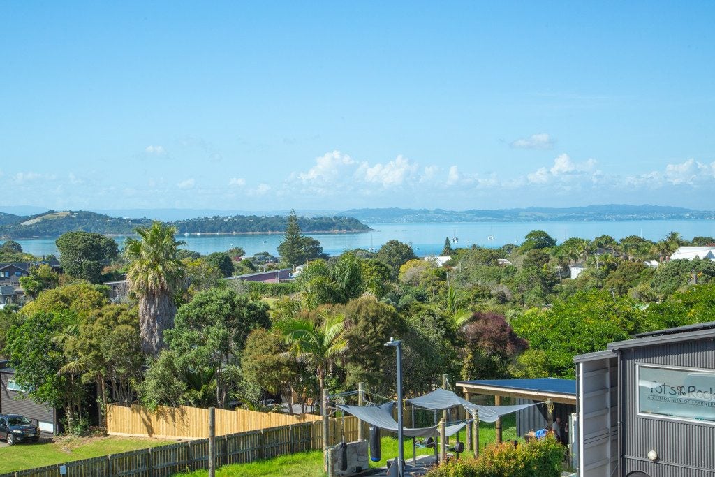 10/118 Ocean View Road, Waiheke Island, Auckland - Carousel 1