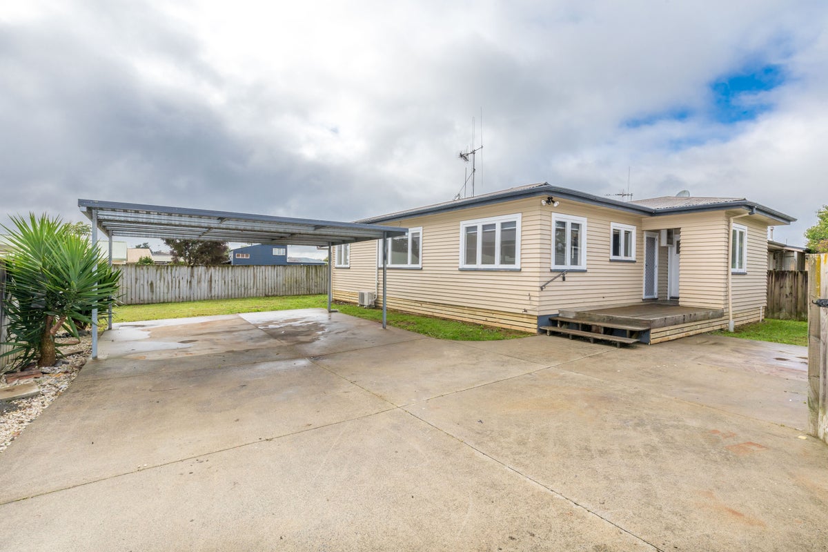 5A Glenview Terrace, Glenview, Hamilton - Carousel 2