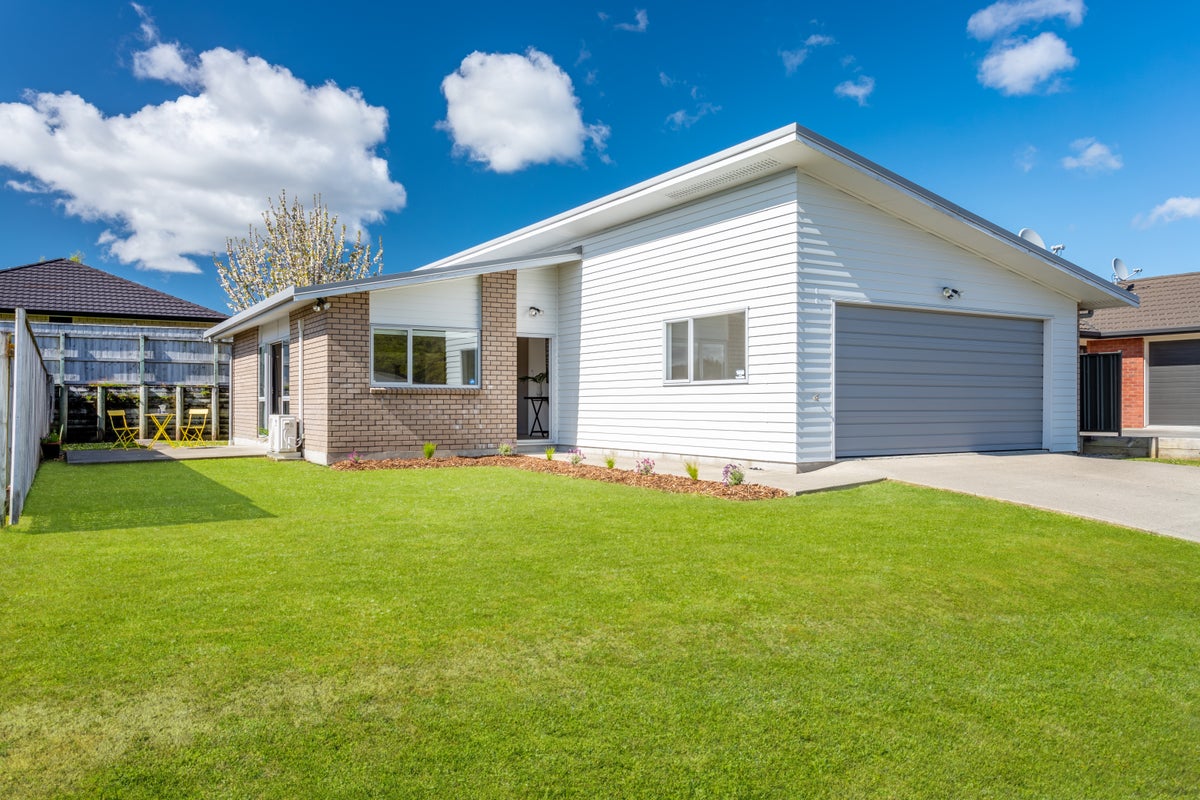 6 Diamond Grove, Brown Owl, Upper Hutt - Carousel 2
