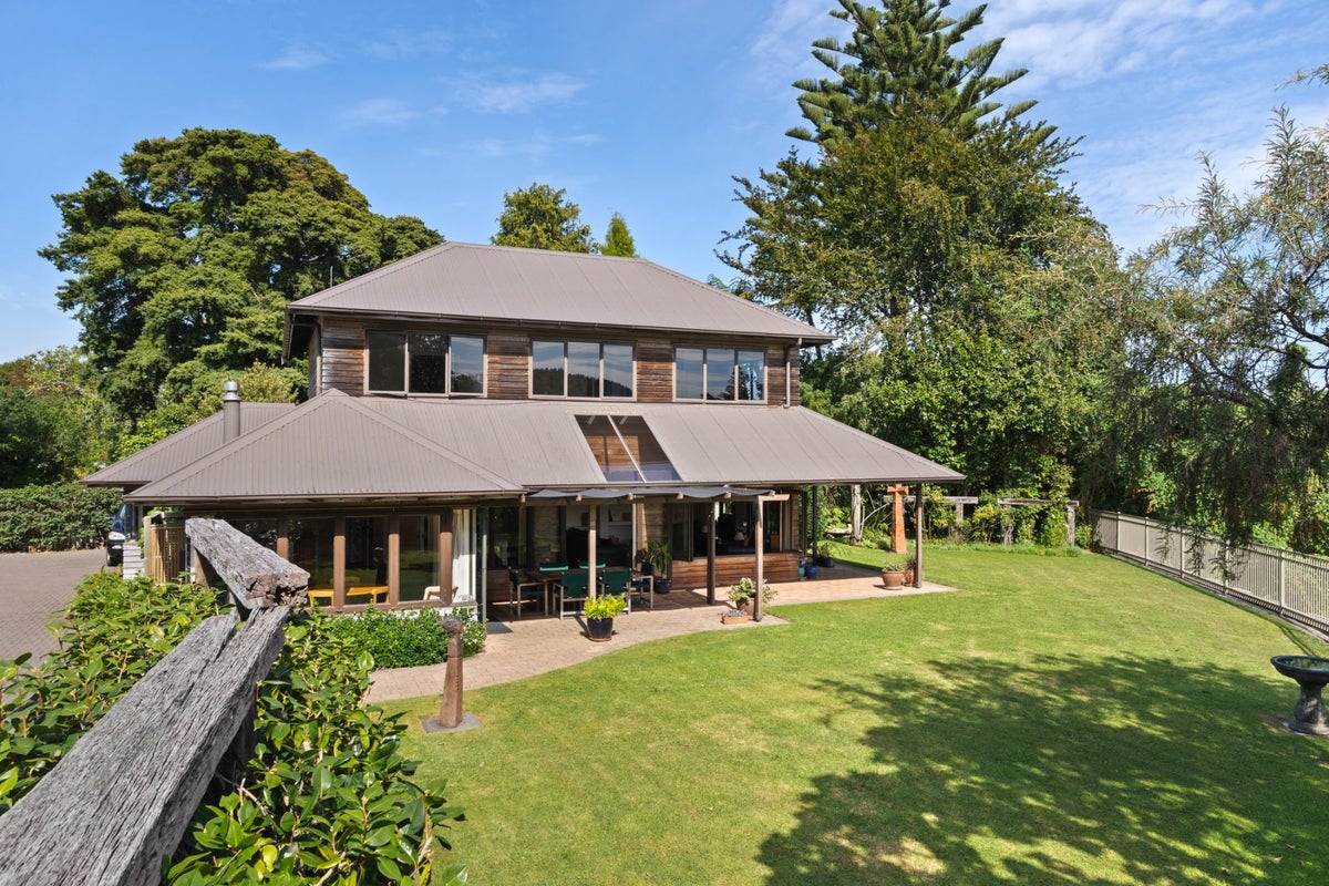 1 Owen Road, Inner Kaiti, Gisborne - Carousel 1