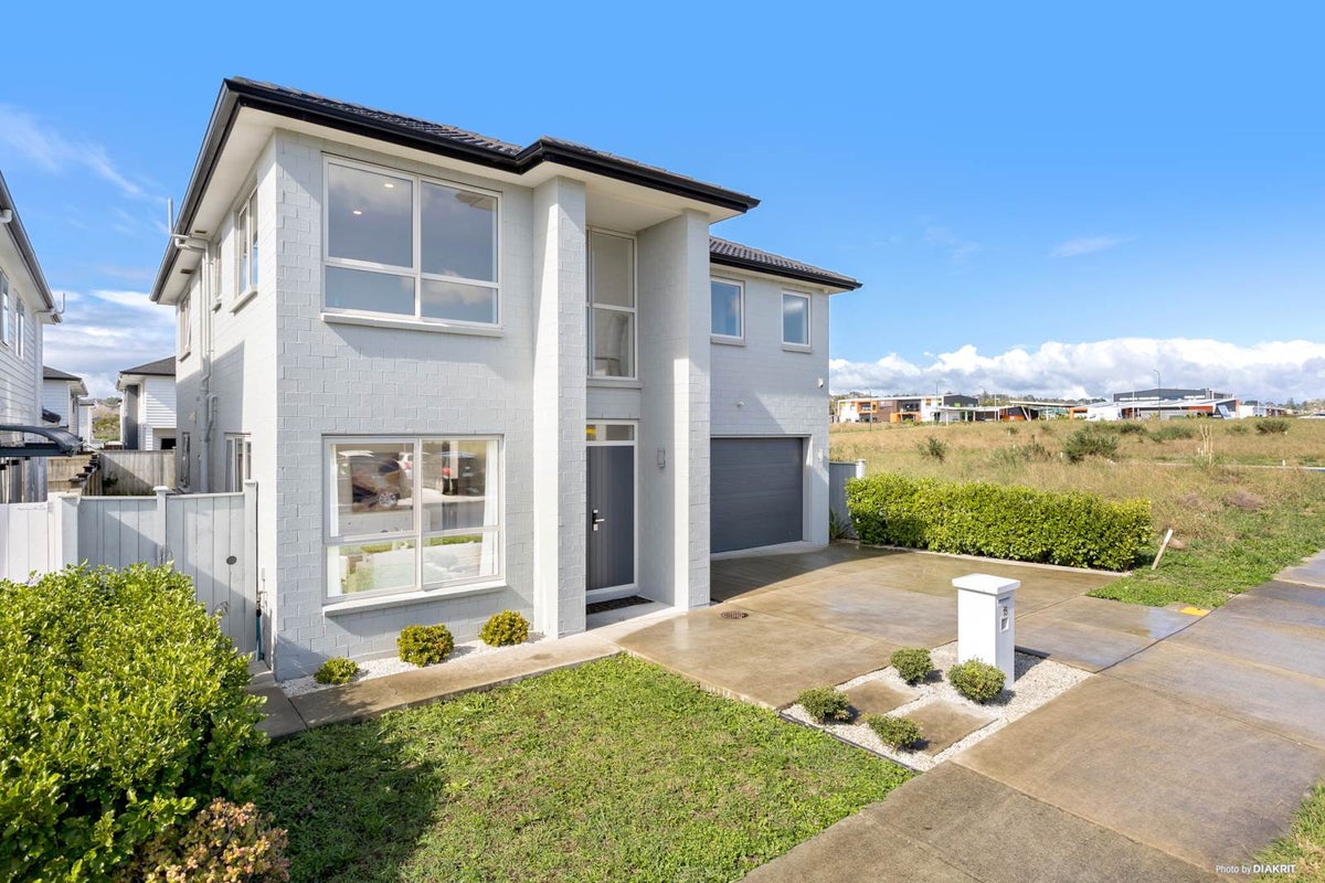 15 Nightingale Road, Flat Bush, Auckland - Carousel 1