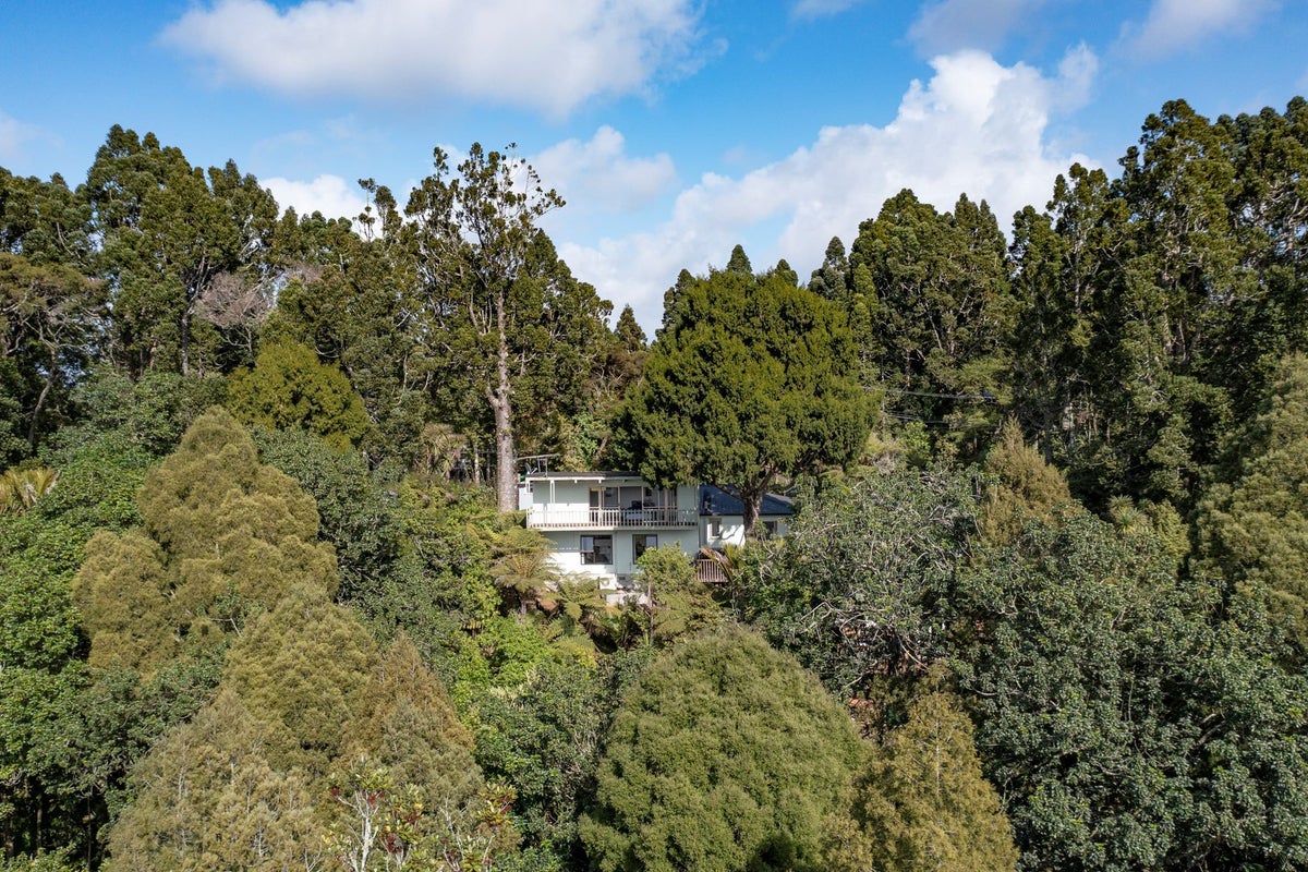 24 Tainui Road, Titirangi, Auckland - Carousel 2