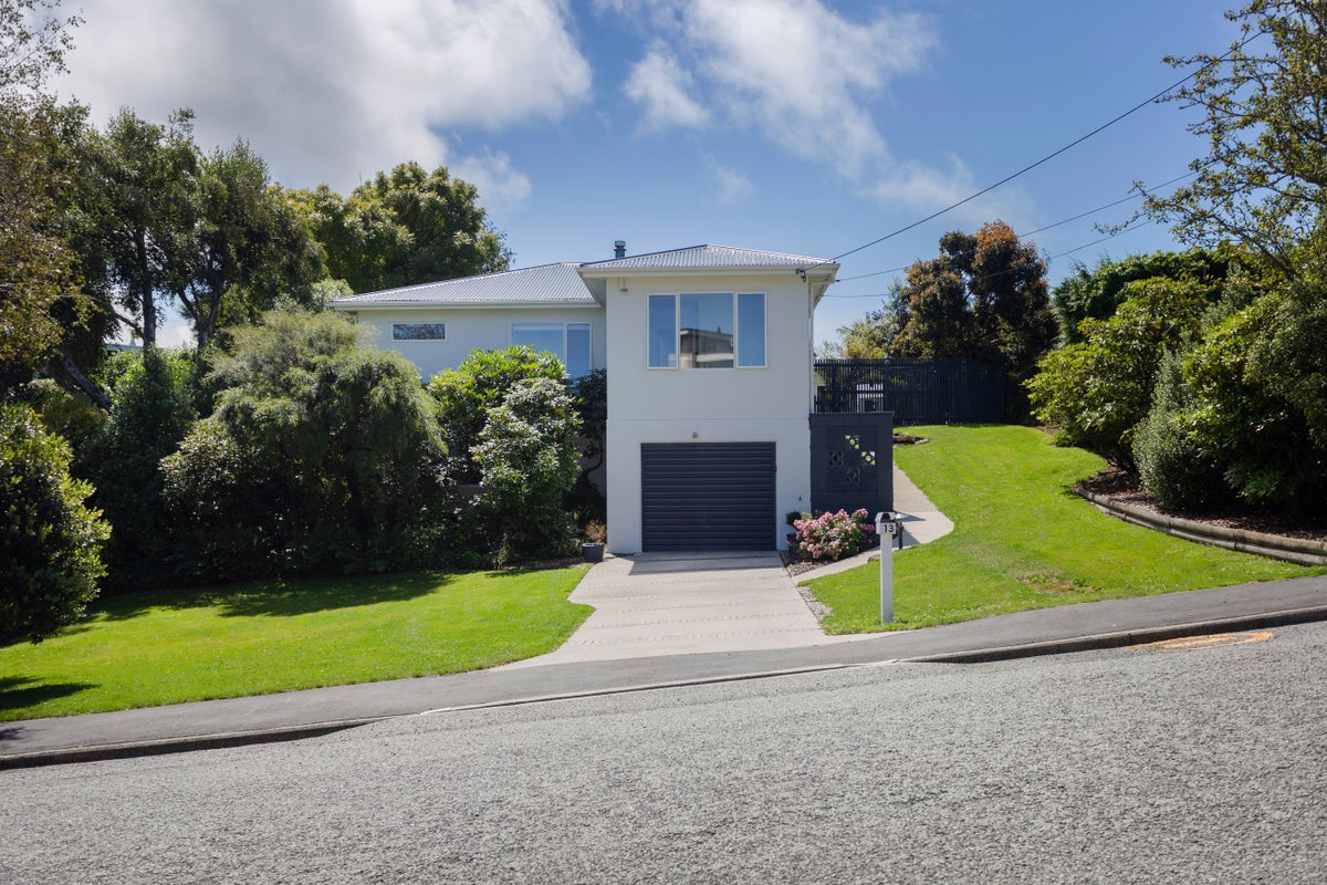 13 Selwyn Street, South Hill, Oamaru - Carousel 20