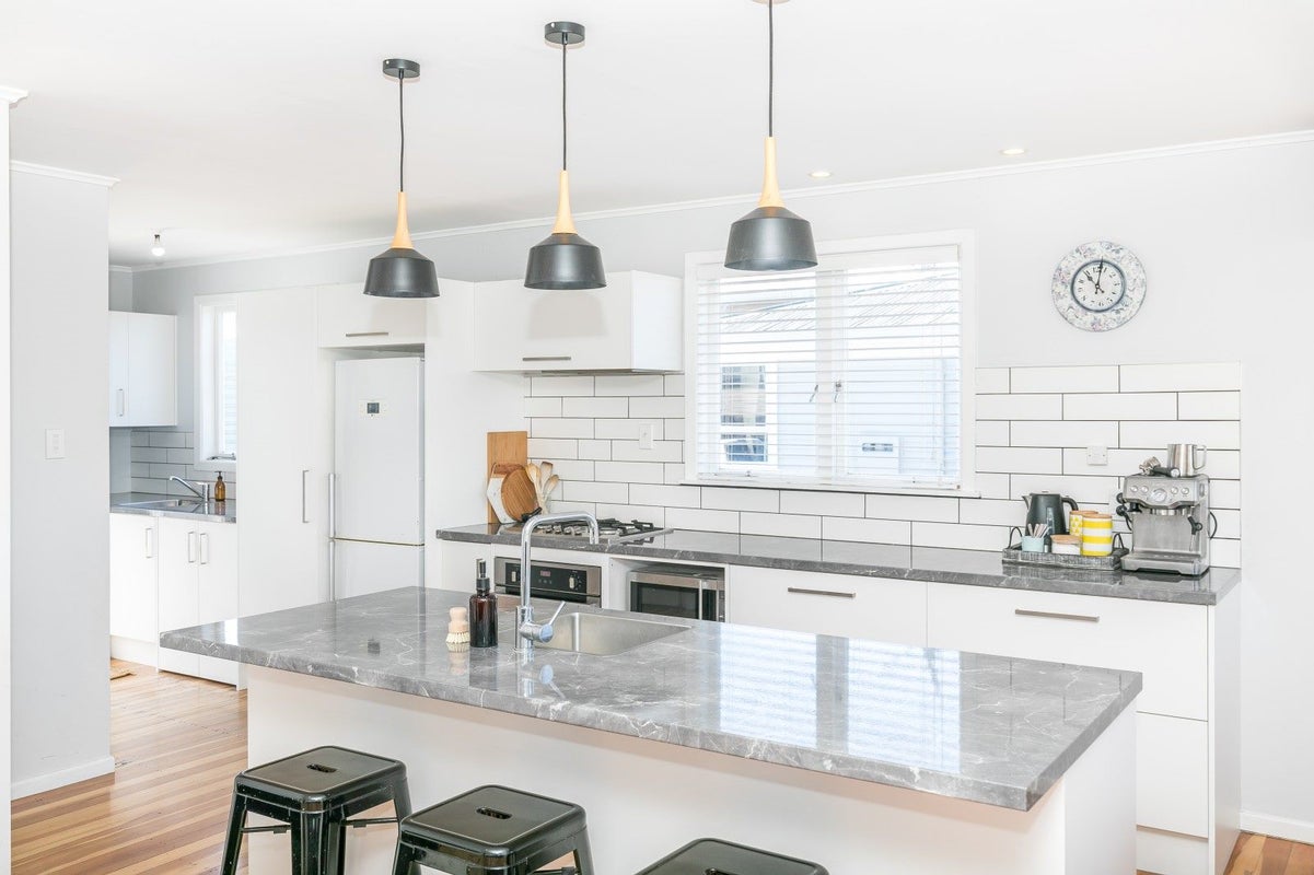 18 Larnach Street, St Andrews, Hamilton - Carousel 2