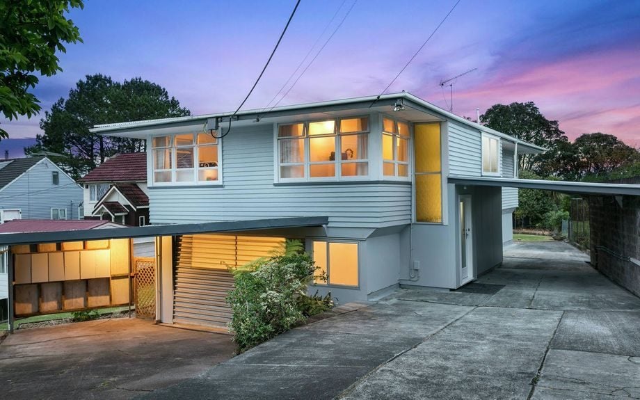 37 Beaubank Road, Kelston, Auckland - Carousel 1