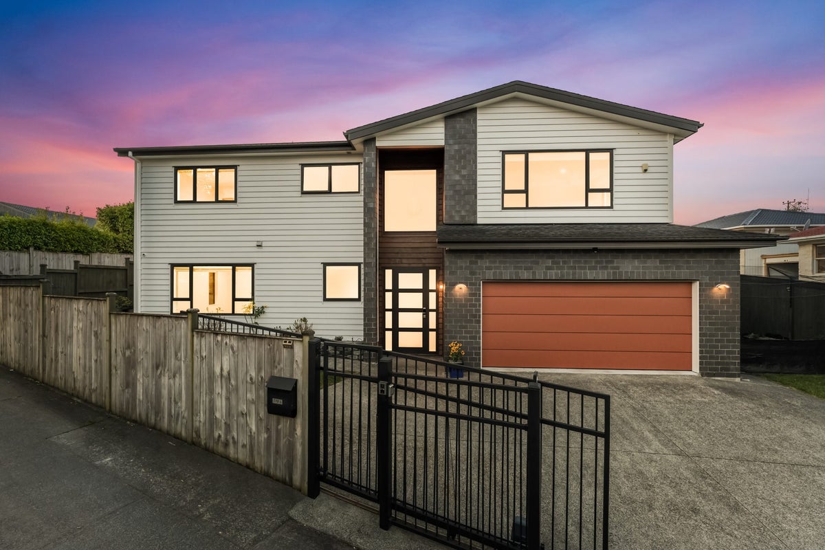 39A Edgeworth Road, Glenfield, Auckland - Carousel 27